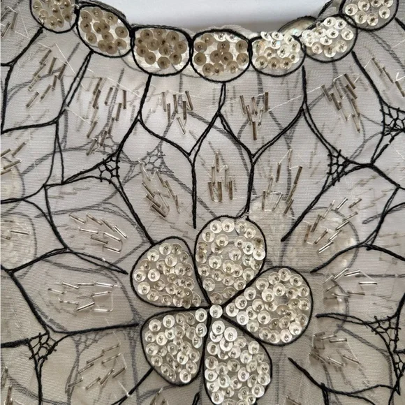 Source Unknown Black and Silver Floral Cape/Collar with lots of beading - Picture 5 of 9